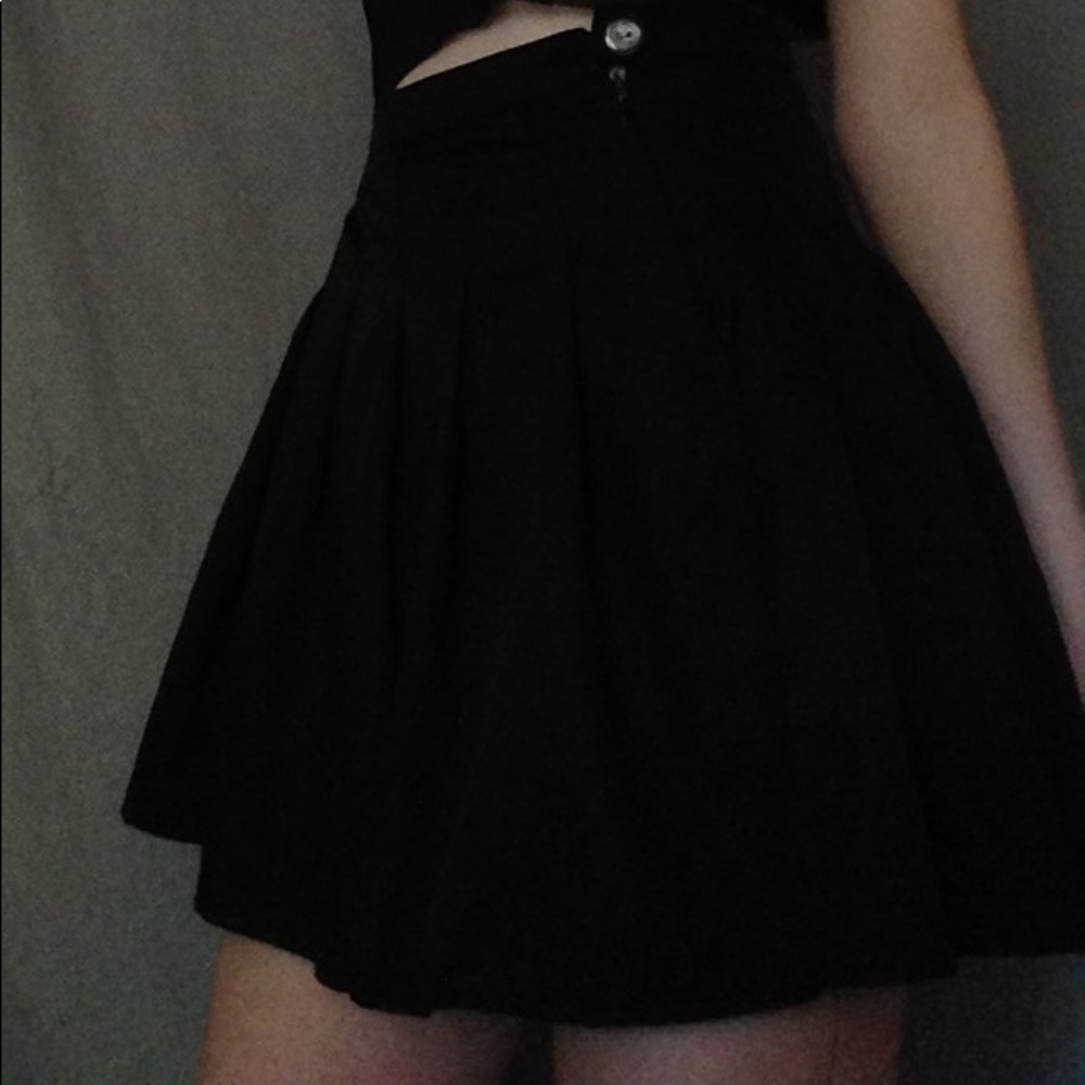 Black pleated skirt